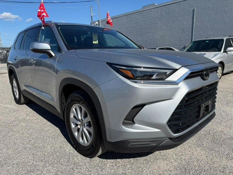 Toyota Grand Highlander Vehicle Full-screen Gallery Image 9