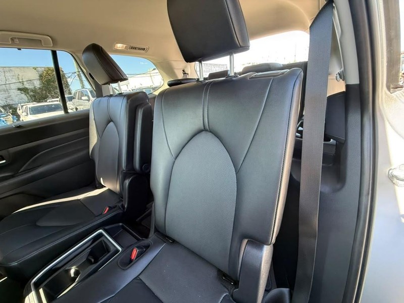 Toyota Grand Highlander Vehicle Full-screen Gallery Image 15