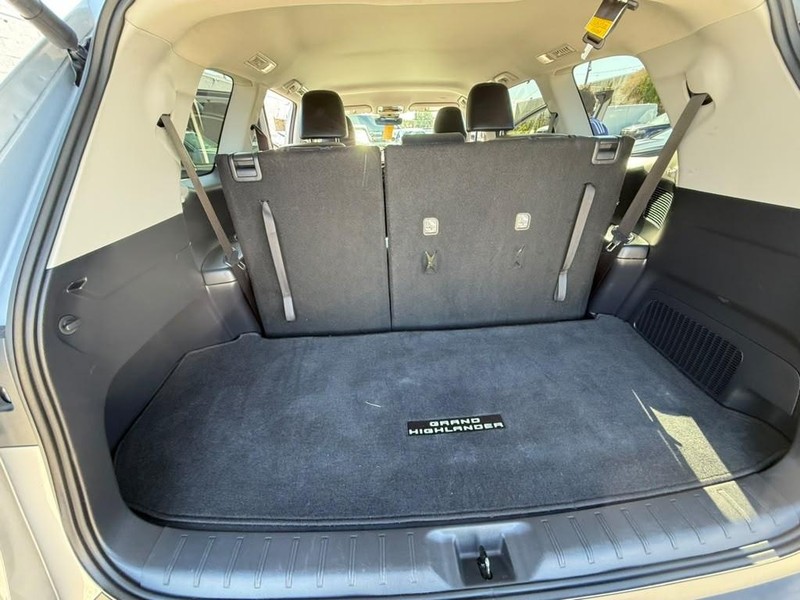 Toyota Grand Highlander Vehicle Full-screen Gallery Image 16