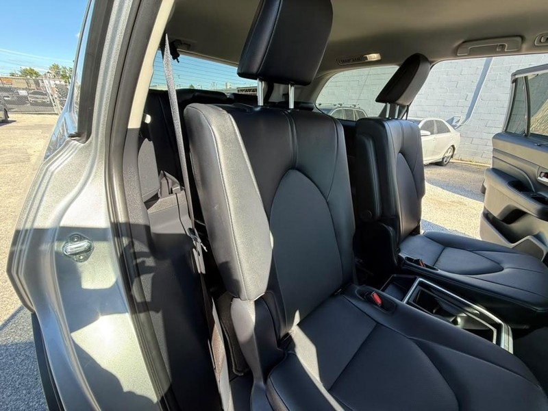 Toyota Grand Highlander Vehicle Full-screen Gallery Image 18