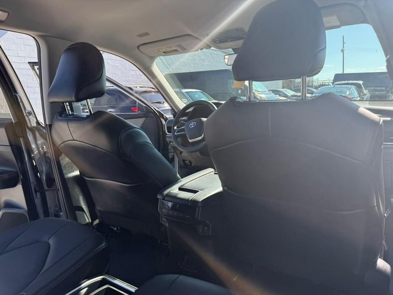 Toyota Grand Highlander Vehicle Full-screen Gallery Image 20