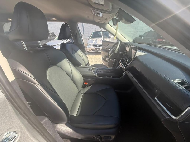 Toyota Grand Highlander Vehicle Full-screen Gallery Image 21