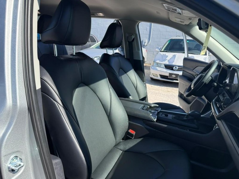 Toyota Grand Highlander Vehicle Full-screen Gallery Image 22