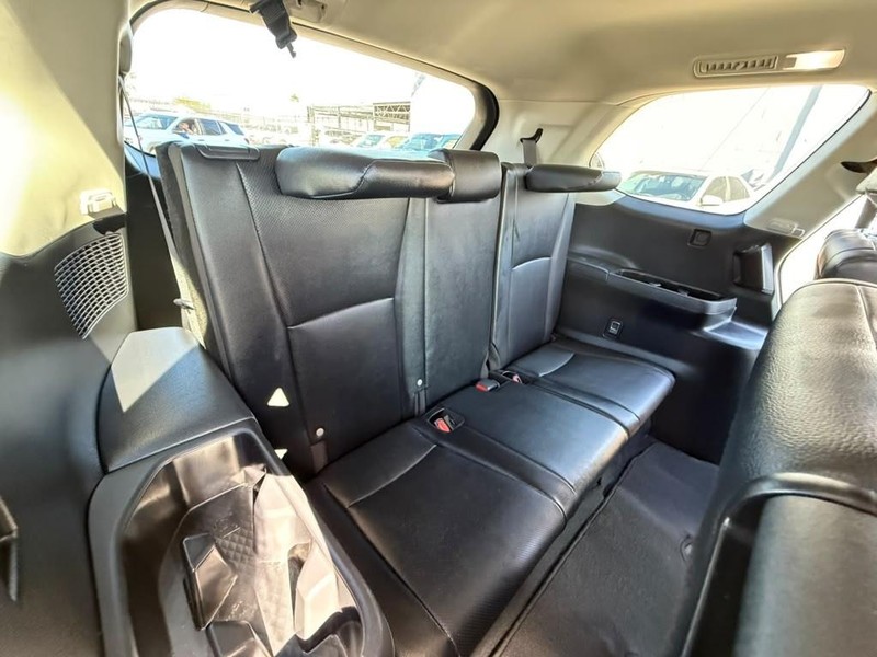 Toyota Grand Highlander Vehicle Full-screen Gallery Image 24