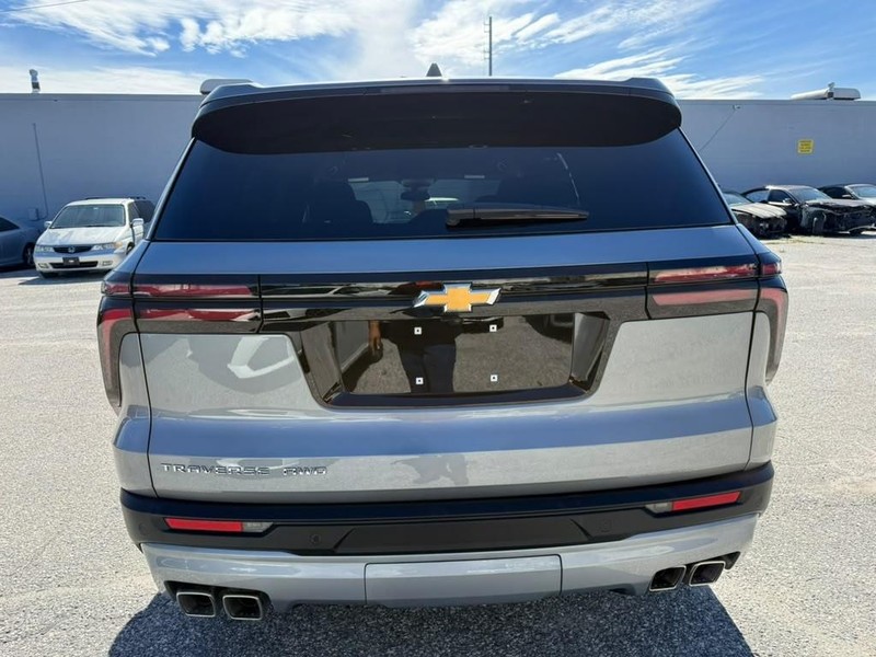 Chevrolet Traverse Vehicle Full-screen Gallery Image 7