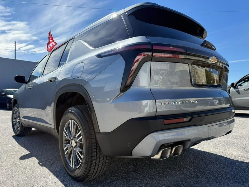 Chevrolet Traverse Vehicle Full-screen Gallery Image 9