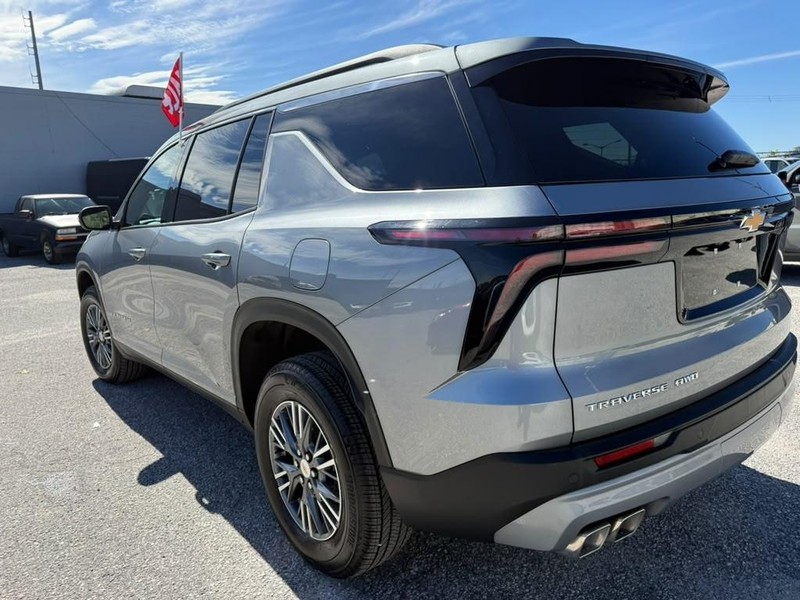 Chevrolet Traverse Vehicle Full-screen Gallery Image 10
