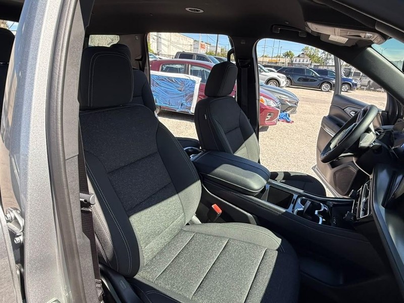 Chevrolet Traverse Vehicle Full-screen Gallery Image 11