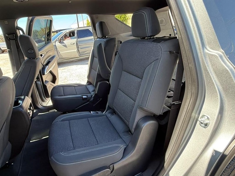 Chevrolet Traverse Vehicle Full-screen Gallery Image 19