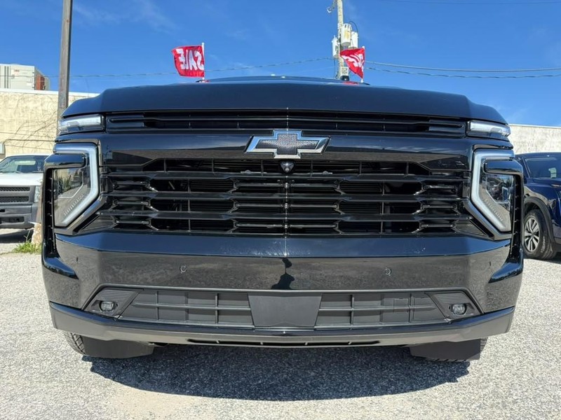 Chevrolet Suburban Vehicle Full-screen Gallery Image 4