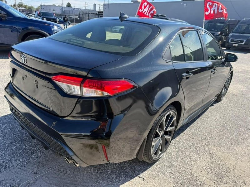 Toyota Corolla Vehicle Full-screen Gallery Image 6