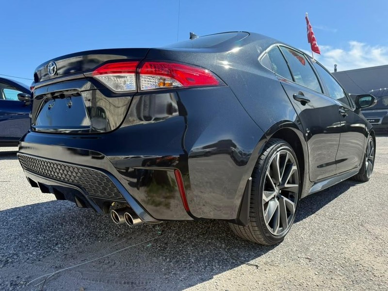 Toyota Corolla Vehicle Full-screen Gallery Image 7