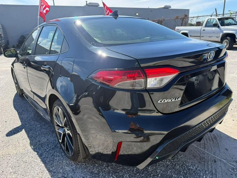 Toyota Corolla Vehicle Full-screen Gallery Image 9