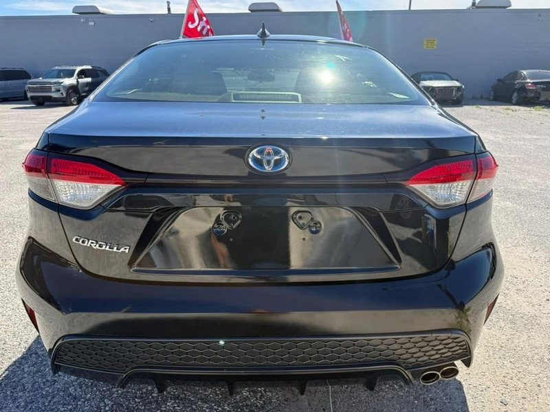 Toyota Corolla Vehicle Full-screen Gallery Image 11