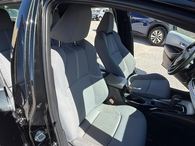 Toyota Corolla Vehicle Full-screen Gallery Image 12