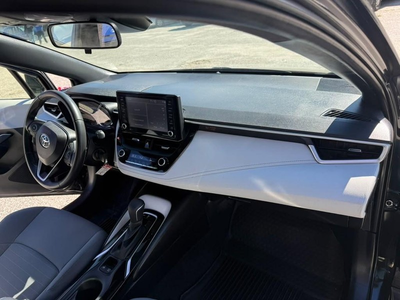 Toyota Corolla Vehicle Full-screen Gallery Image 13