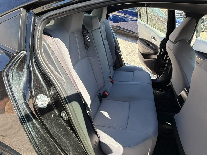 Toyota Corolla Vehicle Full-screen Gallery Image 16