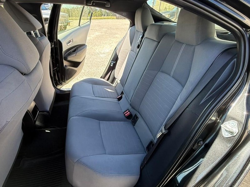 Toyota Corolla Vehicle Full-screen Gallery Image 18