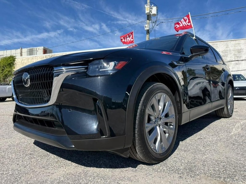 Mazda CX-90 Vehicle Full-screen Gallery Image 2