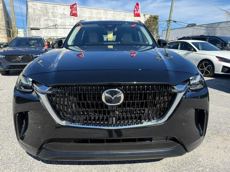Mazda CX-90 Vehicle Full-screen Gallery Image 3