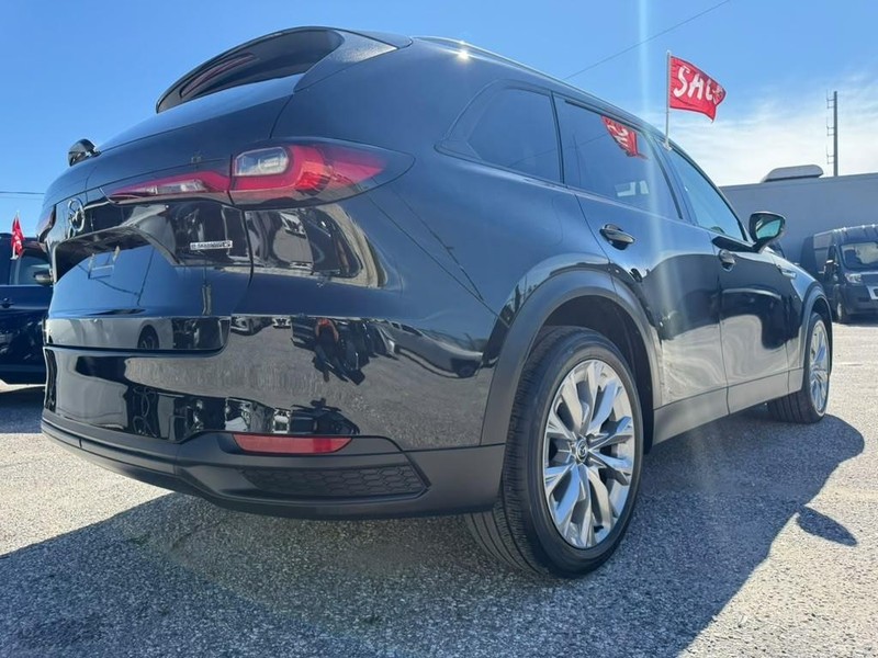 Mazda CX-90 Vehicle Full-screen Gallery Image 7