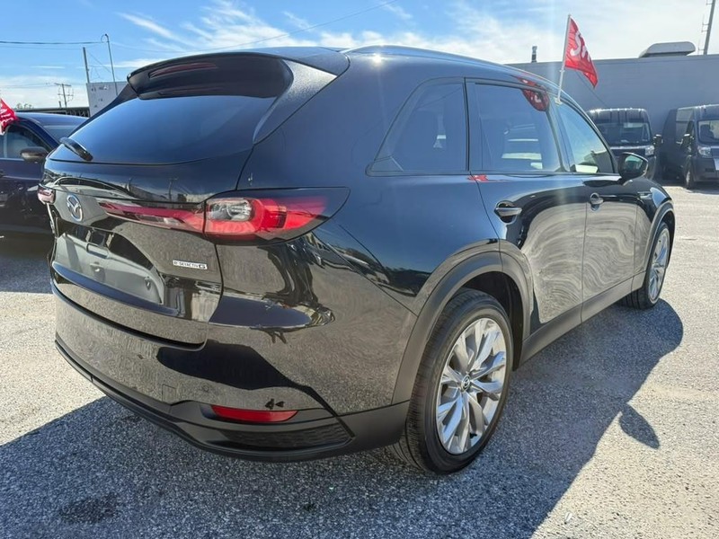 Mazda CX-90 Vehicle Full-screen Gallery Image 8