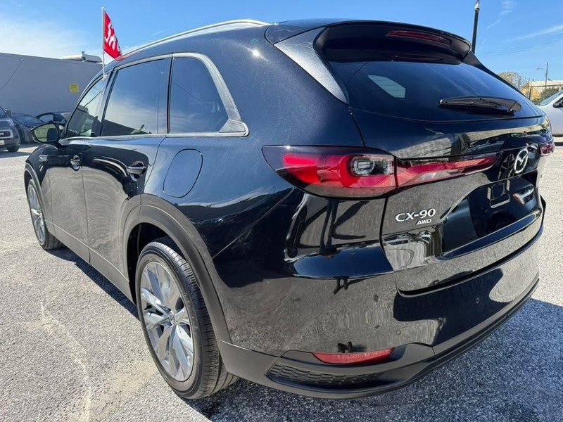 Mazda CX-90 Vehicle Full-screen Gallery Image 9
