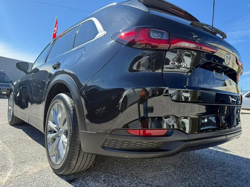 Mazda CX-90 Vehicle Full-screen Gallery Image 10