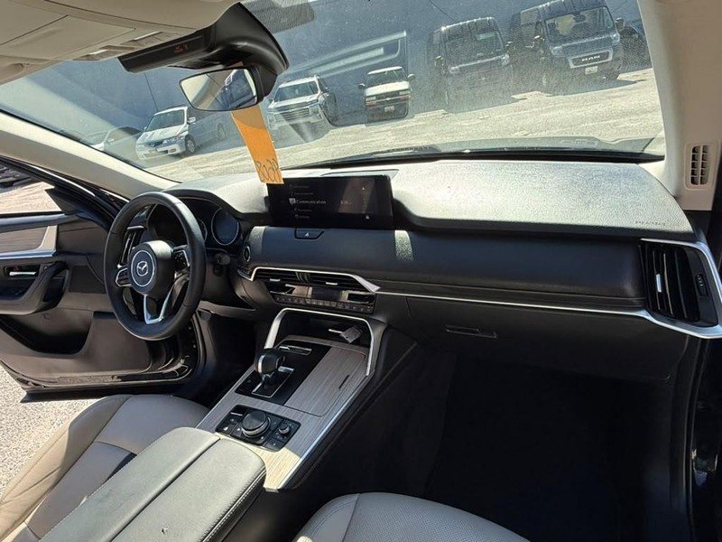 Mazda CX-90 Vehicle Full-screen Gallery Image 12