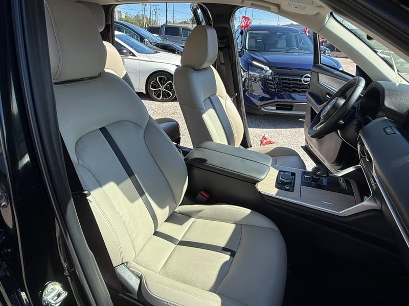 Mazda CX-90 Vehicle Full-screen Gallery Image 13