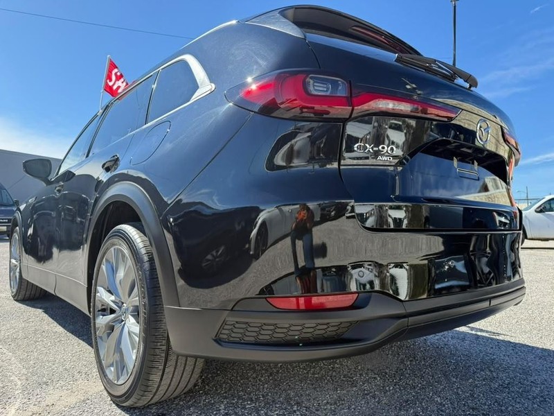 Mazda CX-90 Vehicle Full-screen Gallery Image 14