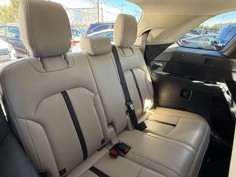Mazda CX-90 Vehicle Full-screen Gallery Image 18