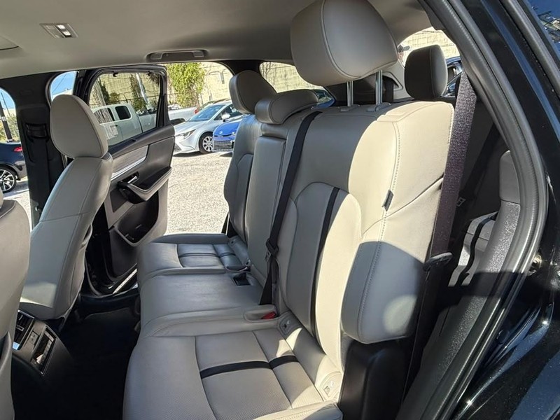 Mazda CX-90 Vehicle Full-screen Gallery Image 21