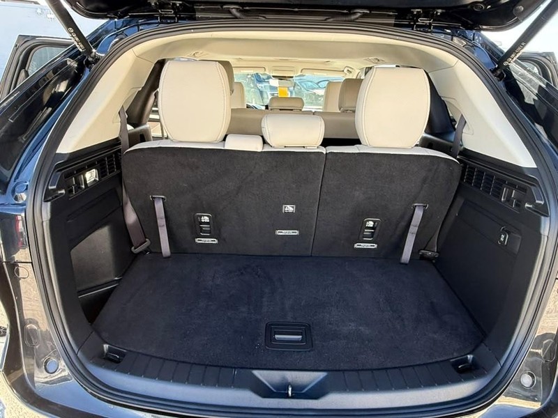 Mazda CX-90 Vehicle Full-screen Gallery Image 23