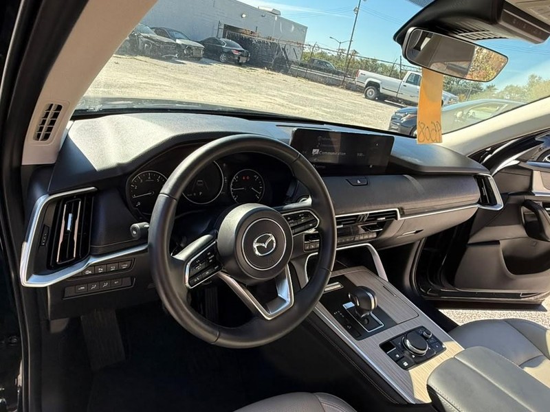 Mazda CX-90 Vehicle Full-screen Gallery Image 24