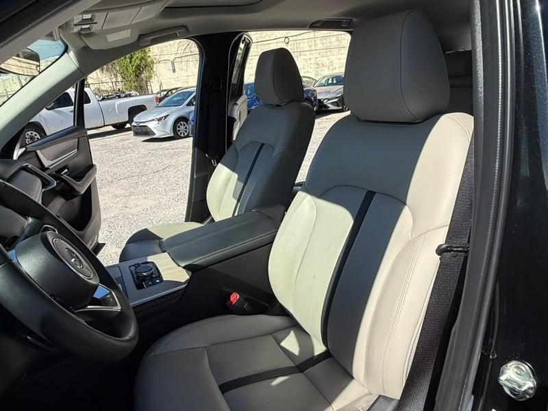 Mazda CX-90 Vehicle Full-screen Gallery Image 25