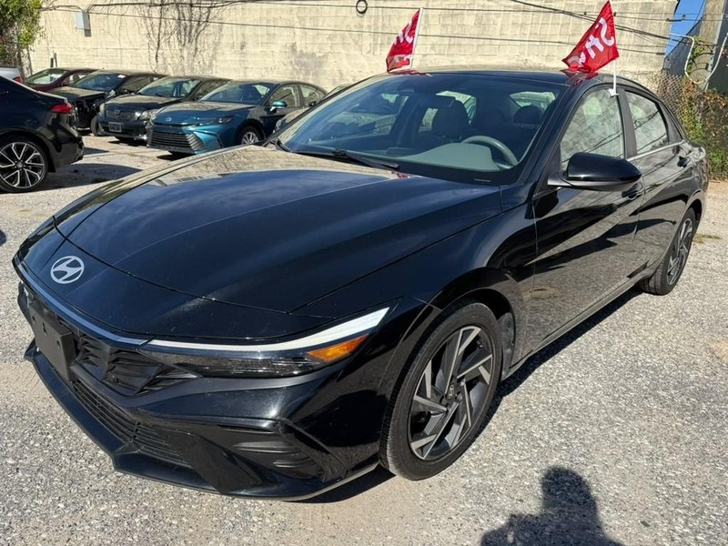 Hyundai Elantra Vehicle Full-screen Gallery Image 5