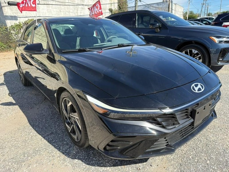 Hyundai Elantra Vehicle Full-screen Gallery Image 8