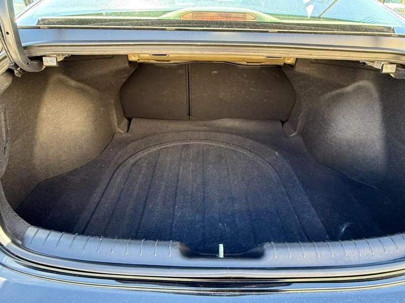 Hyundai Elantra Vehicle Full-screen Gallery Image 18