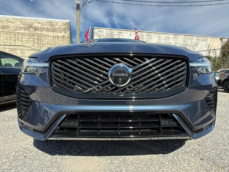 Volvo XC60 Vehicle Full-screen Gallery Image 5