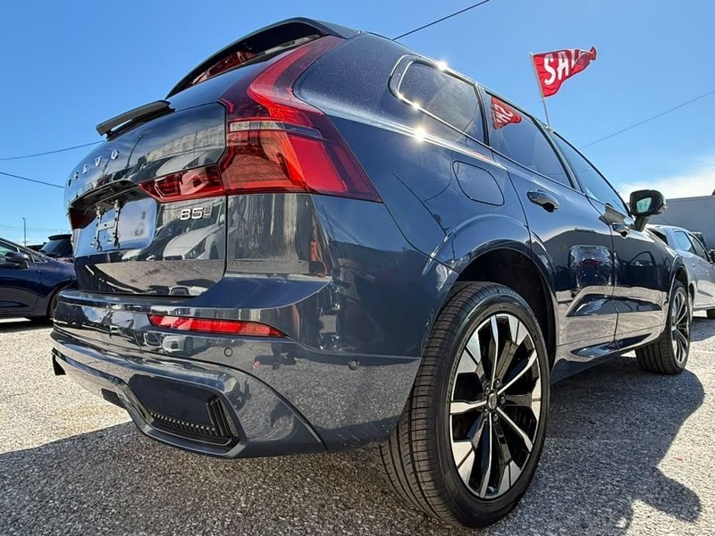 Volvo XC60 Vehicle Full-screen Gallery Image 8