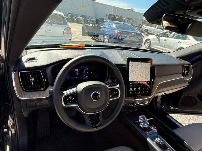 Volvo XC60 Vehicle Full-screen Gallery Image 20