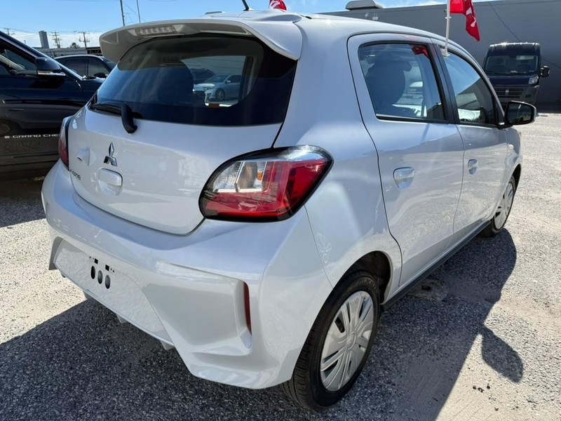 Mitsubishi Mirage Vehicle Full-screen Gallery Image 6