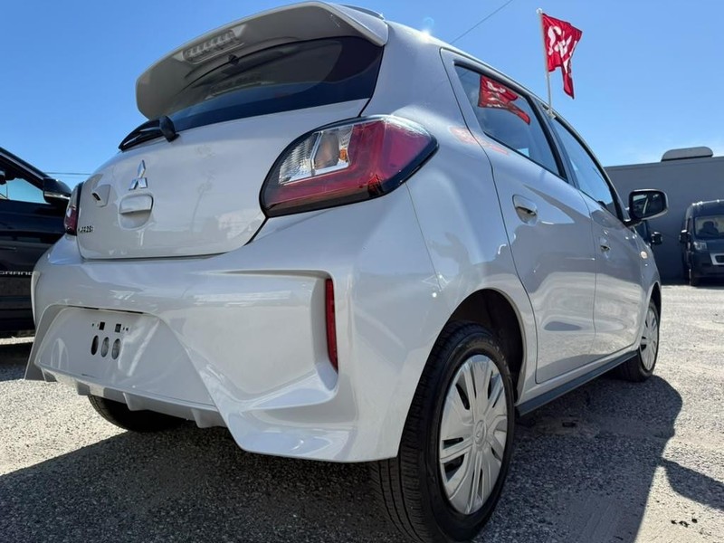 Mitsubishi Mirage Vehicle Full-screen Gallery Image 7