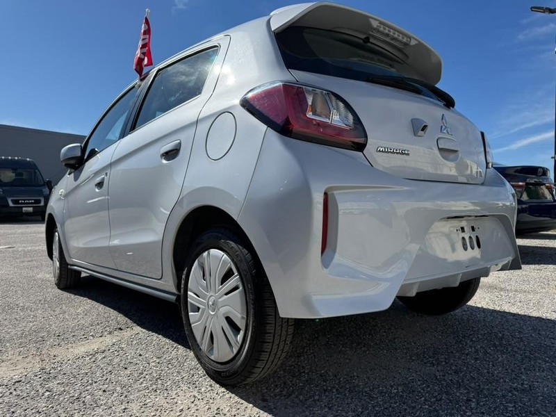 Mitsubishi Mirage Vehicle Full-screen Gallery Image 11