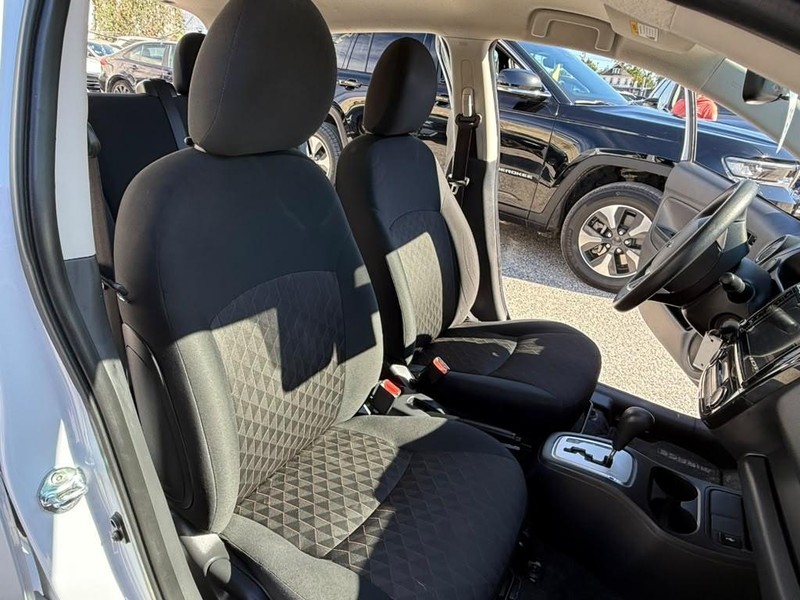 Mitsubishi Mirage Vehicle Full-screen Gallery Image 13