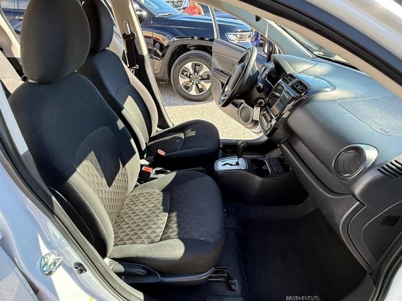 Mitsubishi Mirage Vehicle Full-screen Gallery Image 14