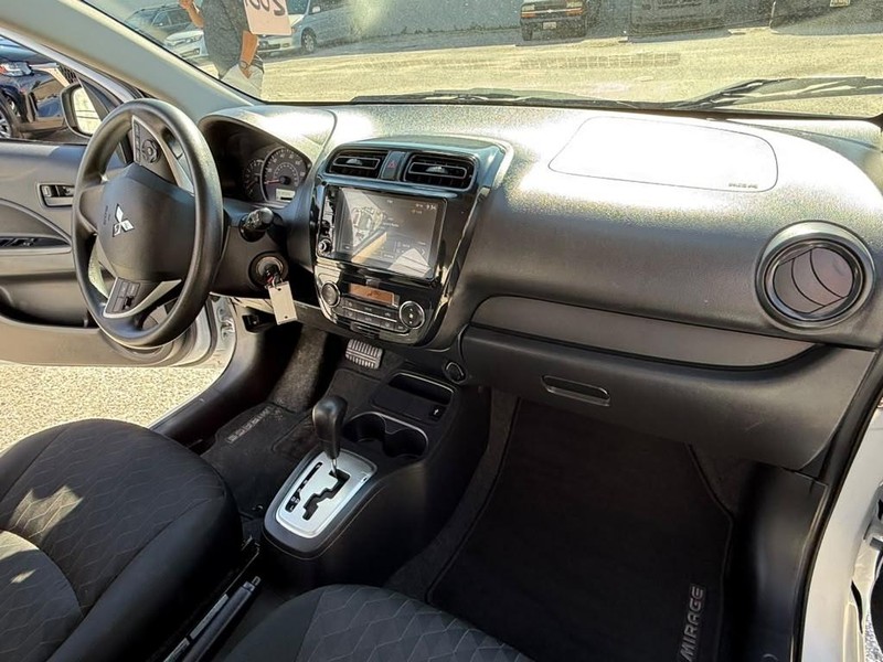 Mitsubishi Mirage Vehicle Full-screen Gallery Image 15
