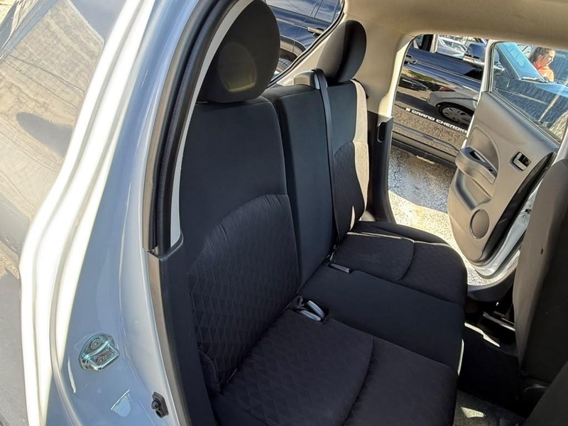 Mitsubishi Mirage Vehicle Full-screen Gallery Image 16