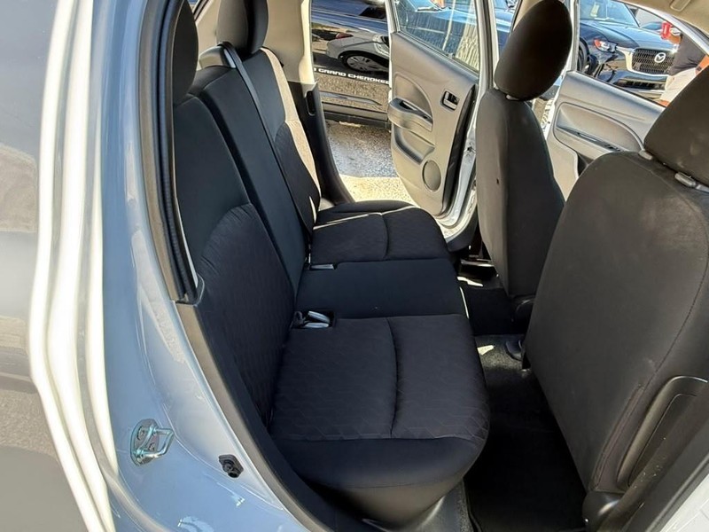 Mitsubishi Mirage Vehicle Full-screen Gallery Image 17